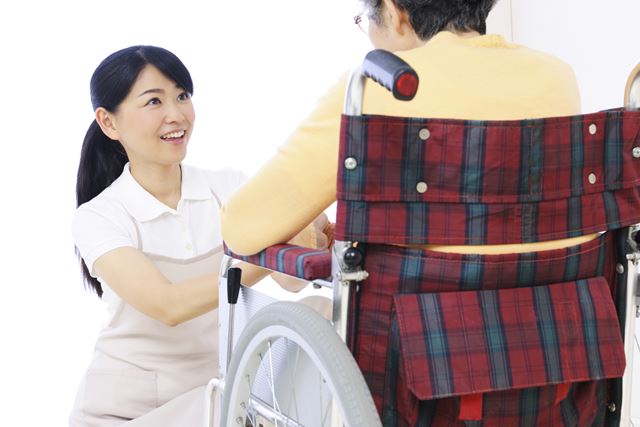 介護施設で働く介護職